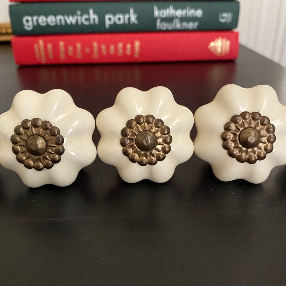 Bundle - 8 Anthropologie knobs